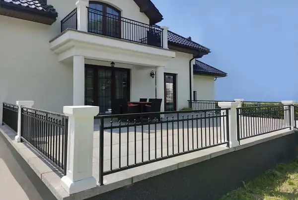 Balustrady zewnętrzne kute — realizacja 44, Kowalstwo Artystyczne Marek Mida