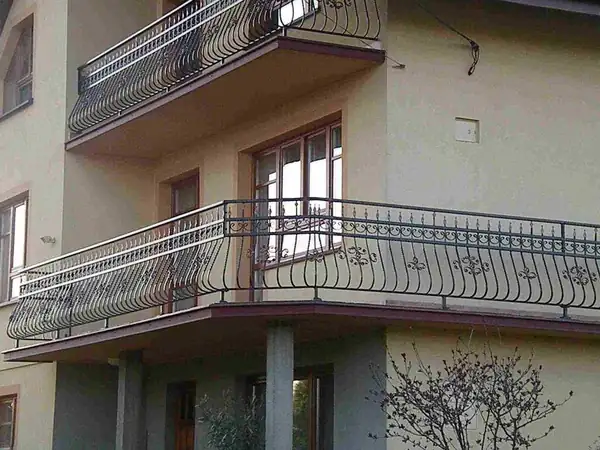 Balustrady zewnętrzne kute — realizacja 68, Kowalstwo Artystyczne Marek Mida