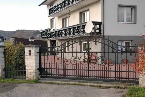 Bramy wjazdowe kute — realizacja 26, Kowalstwo Artystyczne Marek Mida