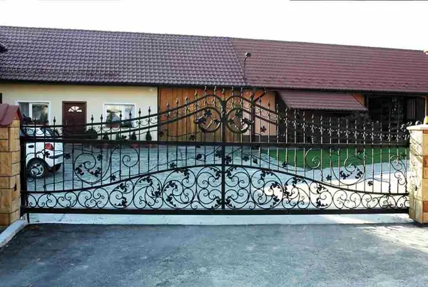 Bramy wjazdowe kute — realizacja 30, Kowalstwo Artystyczne Marek Mida