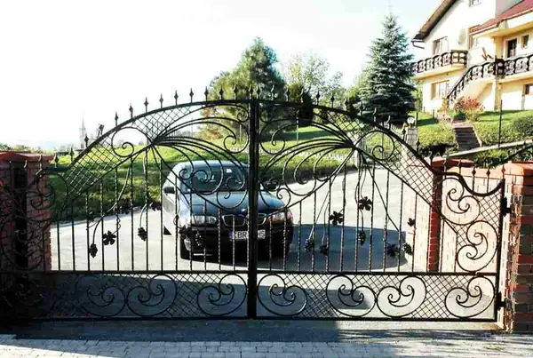 Bramy wjazdowe kute — realizacja 32, Kowalstwo Artystyczne Marek Mida