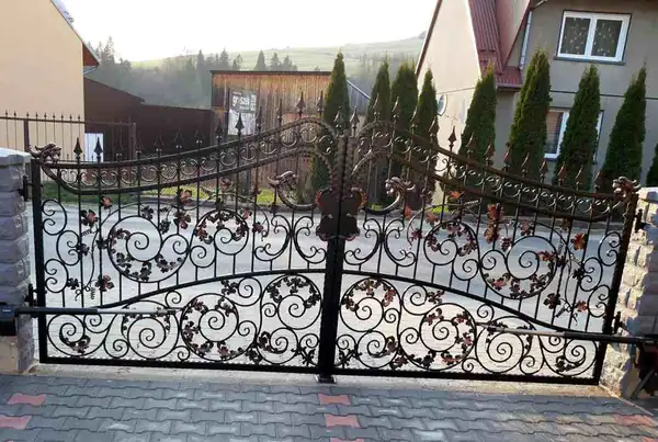 Bramy wjazdowe kute — realizacja 37, Kowalstwo Artystyczne Marek Mida
