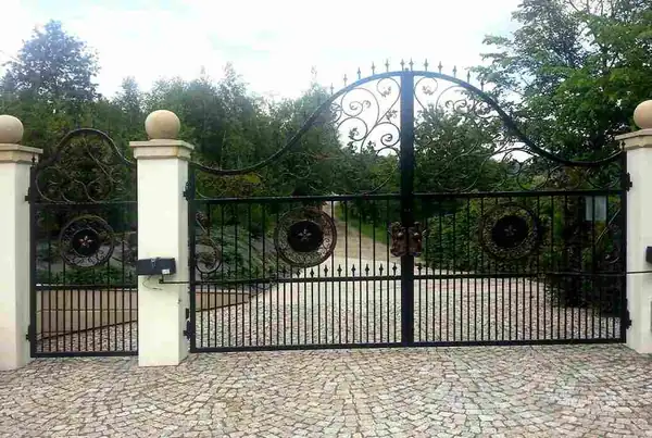 Bramy wjazdowe kute — realizacja 47, Kowalstwo Artystyczne Marek Mida