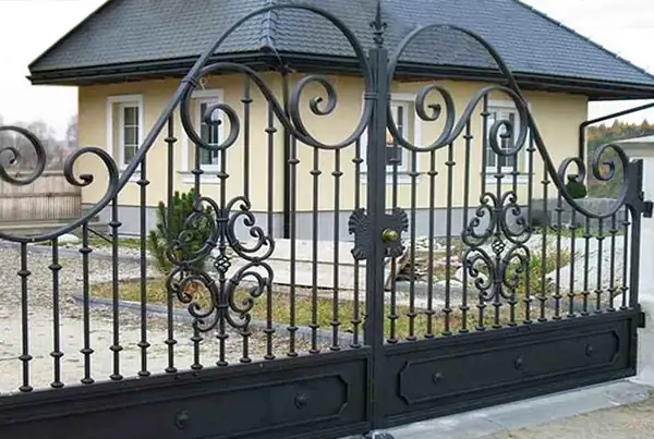Bramy wjazdowe kute — realizacja 63, Kowalstwo Artystyczne Marek Mida