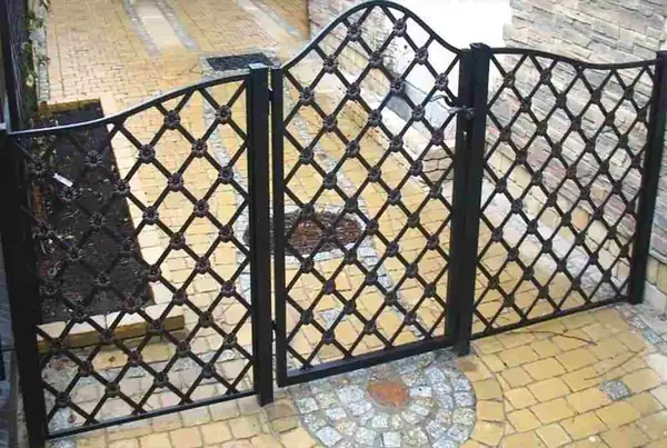 Bramy wjazdowe kute — realizacja 64, Kowalstwo Artystyczne Marek Mida