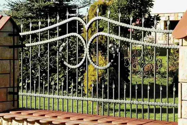 Segmenty ogrodzeniowe kute — realizacja 25, Kowalstwo Artystyczne Marek Mida