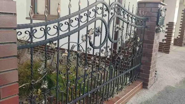 Segmenty ogrodzeniowe kute — realizacja 27, Kowalstwo Artystyczne Marek Mida