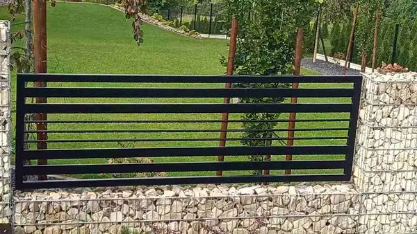 Segmenty ogrodzeniowe kute — realizacja 44, Kowalstwo Artystyczne Marek Mida