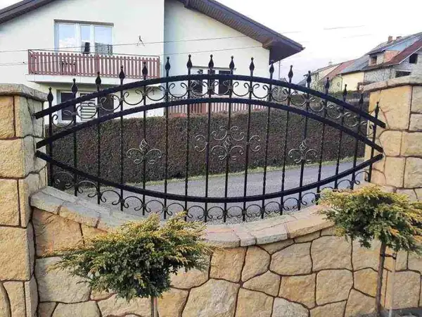 Segmenty ogrodzeniowe kute — realizacja 60, Kowalstwo Artystyczne Marek Mida
